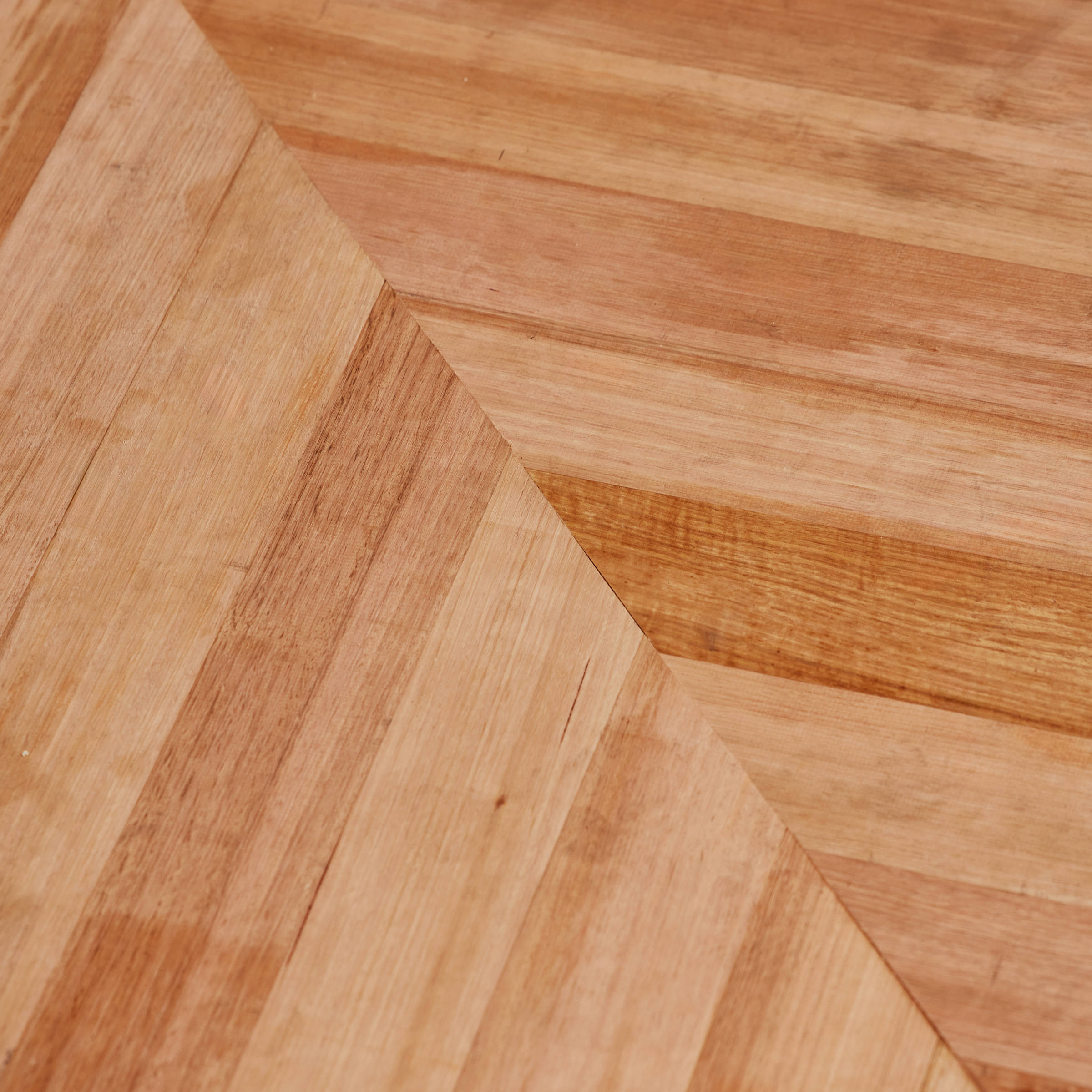 Closeup image of new Tasmanian oak decking boards with a perfectly matched corner joint. Credit: Samuel Shelley.